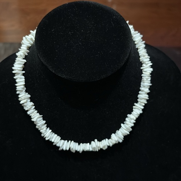 Jewelry - White puka shell necklace 18”